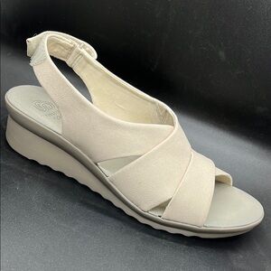 Clark’s Cloudsteppers Comfort Stretch Slingback Sandal in Cream Size 9